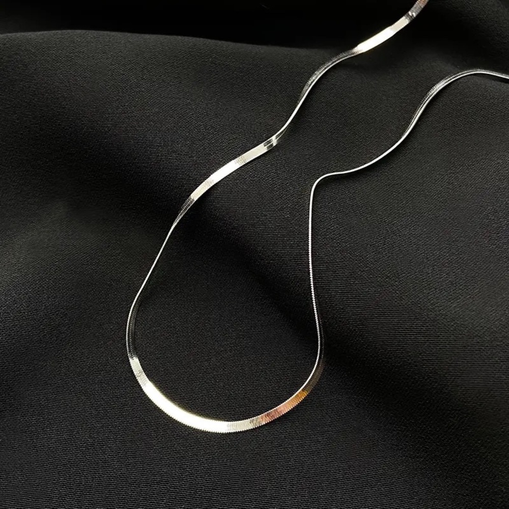 Silver color flat chain necklace